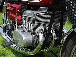 Suzuki GT 380, double berceau (1972).