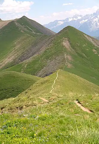 Vue de la tête de la Combaz depuis la tête du Véleray.