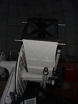 Télescope de 60&nbsp;cm de diamètre actuellement monté sur la Table équatoriale.