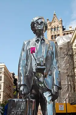 statue monumentale représentant Andy Warhol