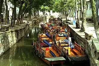 Embarcation pour visiter les canaux, 2011