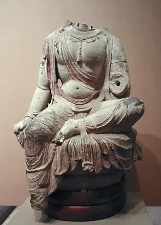 Statue de bodhisattva. Première moitié du VIIIe&nbsp;siècle. Grès. Grotte 14, Tianlongshan, Shanxi. Musée national de Tokyo.