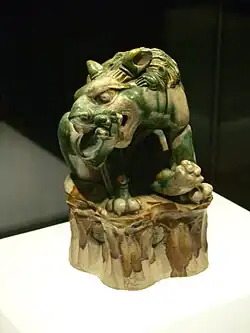 Lion en céramique sancai. Musée d'Histoire du Shaanxi.