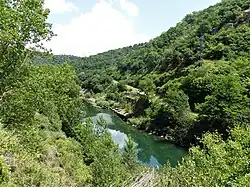 La partie supérieure de la retenue de la Jourdanie au Truel, en aval du barrage du Truel.
