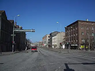 Tartu maantee, Torupilli à droite.