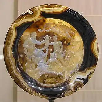 Tasse Farnèse, camée en onyx de l’Égypte lagide. IIe&nbsp;siècle&nbsp;av. J.-C. Musée archéologique national de Naples.