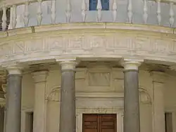 Détail de l'entablement du Tempietto del Bramante.