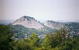 Les deux terrils du hameau de Biver.
