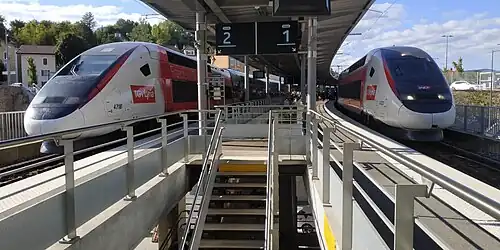 Croisement de deux TGV Lyria à Bellegarde entre Paris et Genève.