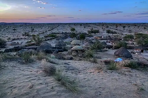 Vue sur un hameau du Tharparkar, dans le sud-ouest du Sind.