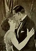 Anna Lehr et Charles Meredith, dans le film Le berceau&nbsp;(en), en 1922.