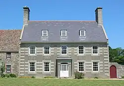 Les Ormes, Saint Marie, Jersey. Détail de fenêtres à guillotine typiquement britanniques, alors qu'elles ont quasiment disparu en Normandie continentale.