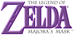 Zelda est inscrit en grosses lettres violettes. Le reste du titre Majora's Mask est inscrit sur la droite en dessous et au-dessus du terme Zelda dans des petits caractères de couleur grise.