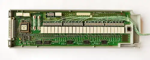 Le multiplexeur associé.