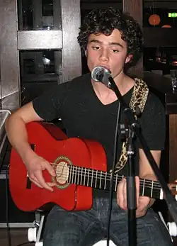 Description de l'image Toby Sebastian.jpg.