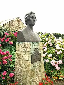 Le buste d'Alexis de Tocqueville.