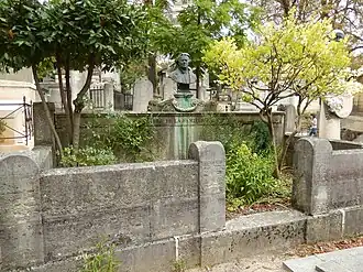 Tombe de Camille Corot (sculpture de Michel Léonard Béguine), Paris, cimetière du Père-Lachaise (division 24).