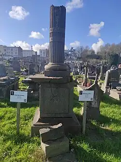Tombe de Joseph Marie de Kerros père et fils au cimetière de Recouvrance à Brest.