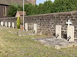 Tombes des commandos SAS anglais dans le cimetière communal de Moussey.