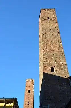Tours de via Luigi Porta.