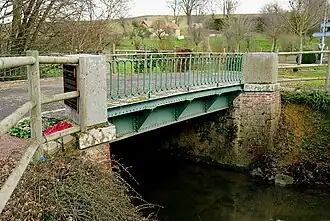 Mémorial en hommage des soldats canadiens "The Calgary Highlanders" morts le 13 août 1944 à Clair-Tison pour la prise du pont sur la rivière Laize, reliant les communes de Tournebu et Potigny, Calvados.