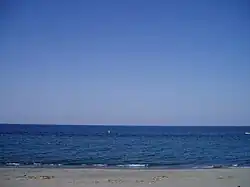 La baie de Toyama vue de la plage à Toyama.