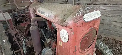 Épave de tracteur Vendeuvre AS500.