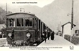 Train en gare de Servoz