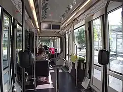 Vue de l'intérieur d'un Citadis 302 à Dijon.