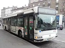 Irisbus-Iveco Agora Line no&nbsp;432 devant la gare de Villeneuve-Saint-Georges.
