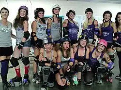Photographie d'une équipe de roller derby
