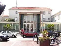 Photographie du tribunal d'instance.