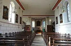 Vue intérieure de la nefvers le chœur.