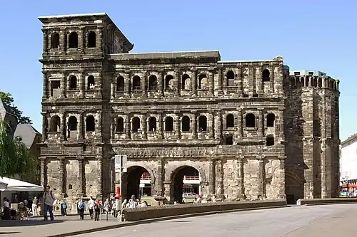 La Porta Nigra, côté ville.