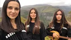 Description de l'image Trio Mandili.jpg.