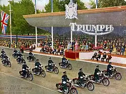 Défilé de la police sur Triumph à Londres (juin 1946).