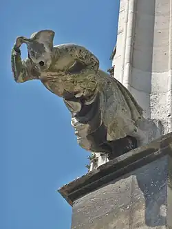 Un clerc en gargouille.