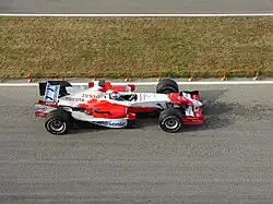 Photo de la Toyota TF106 de Jarno Trulli en essais hivernaux