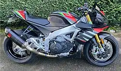 Tuono V4 1100 factory 2020 noire et rouge avec échappement Akrapovic