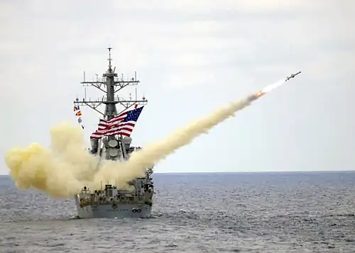 Lancement d'un missile Harpoon depuis le destroyer lance-missiles USS&nbsp;Donald Cook.