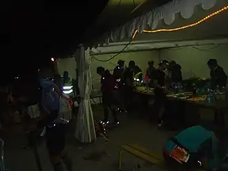 Ravitaillement nocturne au col de Vence.