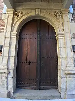 Porte de l'hôtel d'Ulmo située sous le baldaquin (XVIIe&nbsp;siècle ou entre 1526 et 1536).