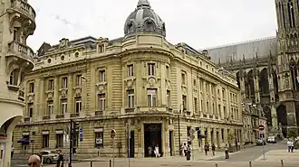 Angle de la rue Carnot et de la rue du Trésor, le Crédit Lyonnais.