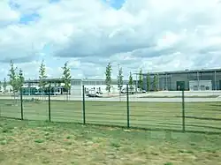 Le centre d'entretien UTTL des TCL, vue depuis un tramway