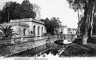 L'usine électrique près de l'entrée du parc ; elle a complètement disparu mais le pont subsiste.