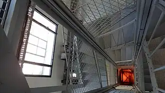 Monte-charge de l'usine.