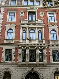 Détail de la façade de Valhallavägen avec quatre Atlantes.