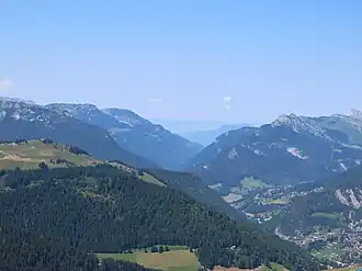La cluse du Borne depuis la pointe de Merdassier au sud.