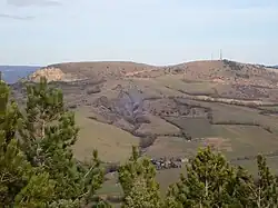 Le « vallon bleu » sur le versant sud de la montagne. Couches marneuses du Lias riches en fossiles.
