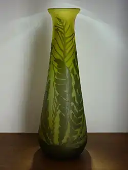 Établissements Gallé, vase de tirage industriel aux fougères, vers 1904, localisation inconnue.